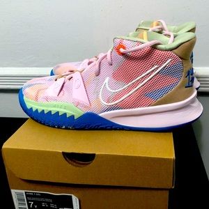Kyrie 7 - 1 world 1 people (Nike)